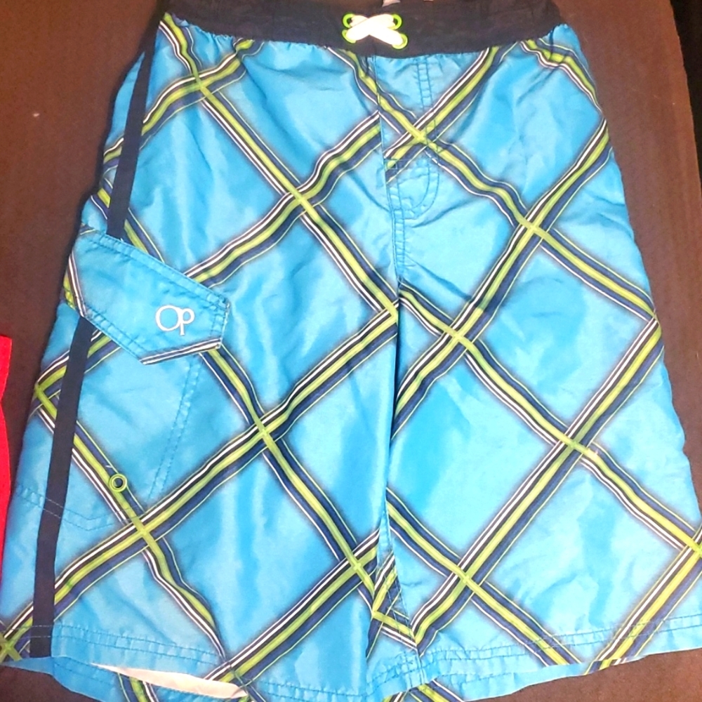 Size lg swim trunks op